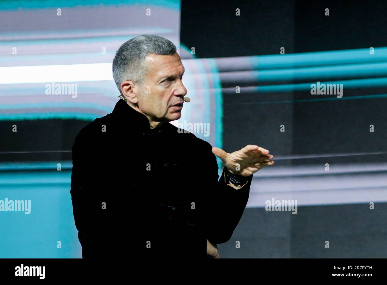 San Pietroburgo, Russia. 16th giugno, 2023. Vladimir Solovyev, noto come giornalista Vladimir Soloviev, Anchor al Salone televisivo 'Domenica sera con Vladimir Solovyov' partecipa a una sessione di Business-Contact con Vladimir Soloviev nel quadro della St Petersburg International Economic Forum 2023 (SPIEF 2023). Credit: SOPA Images Limited/Alamy Live News Foto Stock