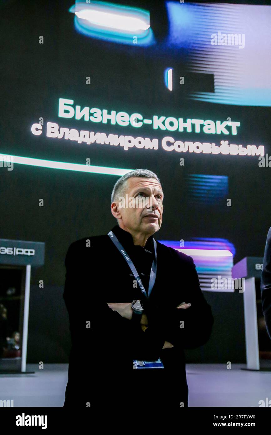 San Pietroburgo, Russia. 16th giugno, 2023. Vladimir Solovyev, noto come giornalista Vladimir Soloviev, Anchor al Salone televisivo 'Domenica sera con Vladimir Solovyov' partecipa a una sessione di Business-Contact con Vladimir Soloviev nel quadro della St Petersburg International Economic Forum 2023 (SPIEF 2023). Credit: SOPA Images Limited/Alamy Live News Foto Stock