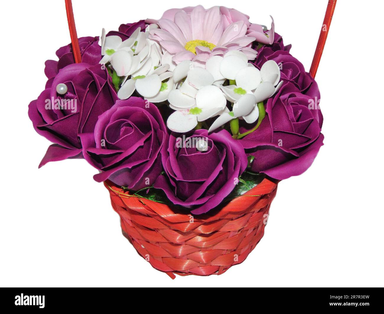 Cestino con rose di sapone e altri fiori di sapone isolato su bianco Foto  stock - Alamy