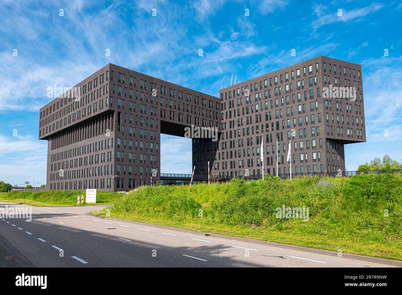 Edificio 'Life', architettura moderna sotto forma di blocchi sovrapposti in sede uffici 'Papendorp' vicino alla città di Utrecht, Paesi Bassi. Foto Stock