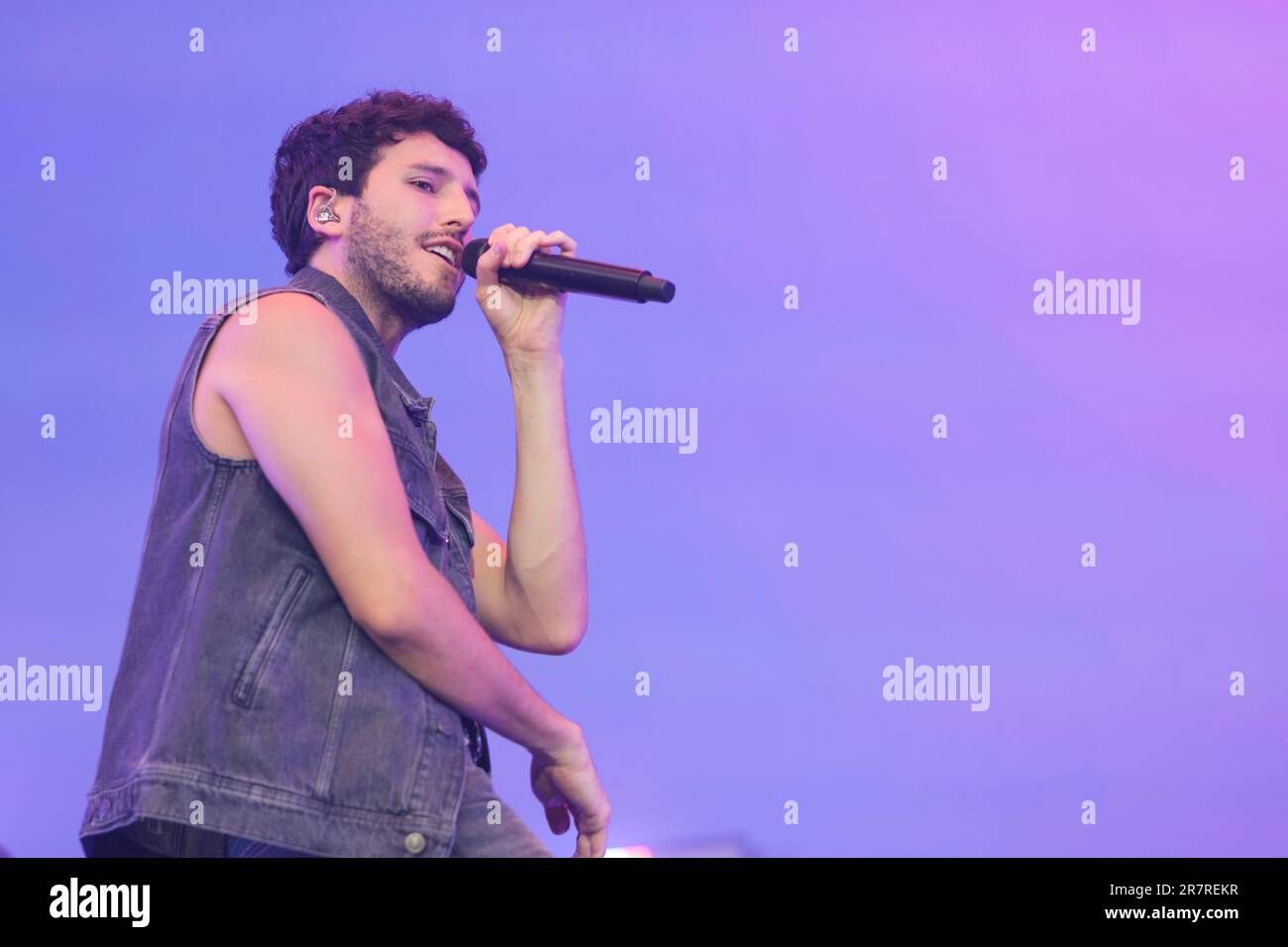 La cantante colombiana Sebastián Yatra si esibisce durante il concerto del festival OMG! LaLiga Music Experience Live al Wanda Metropolitan Stadiu di Madrid Foto Stock