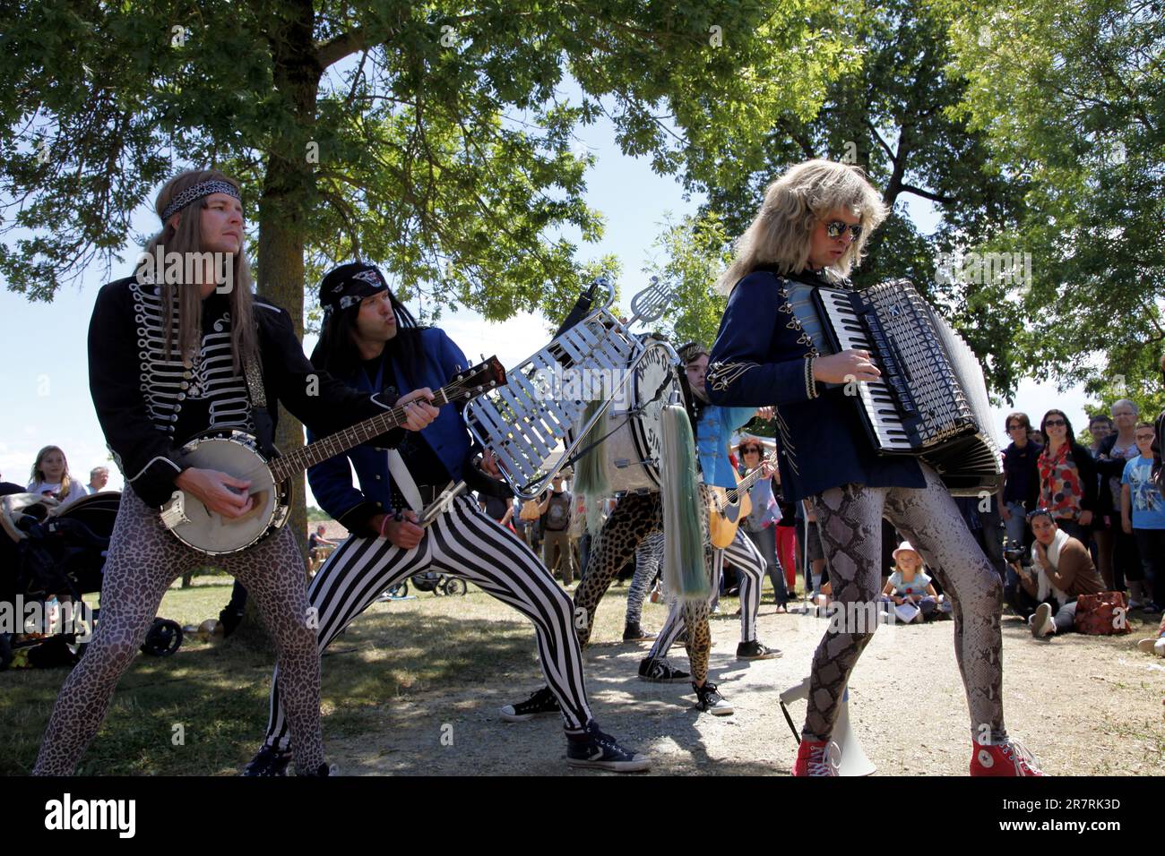 Heavy metal band Blaas di gloria, Street Art Festival, Rochefort, Charente-Maritime, Francia Foto Stock