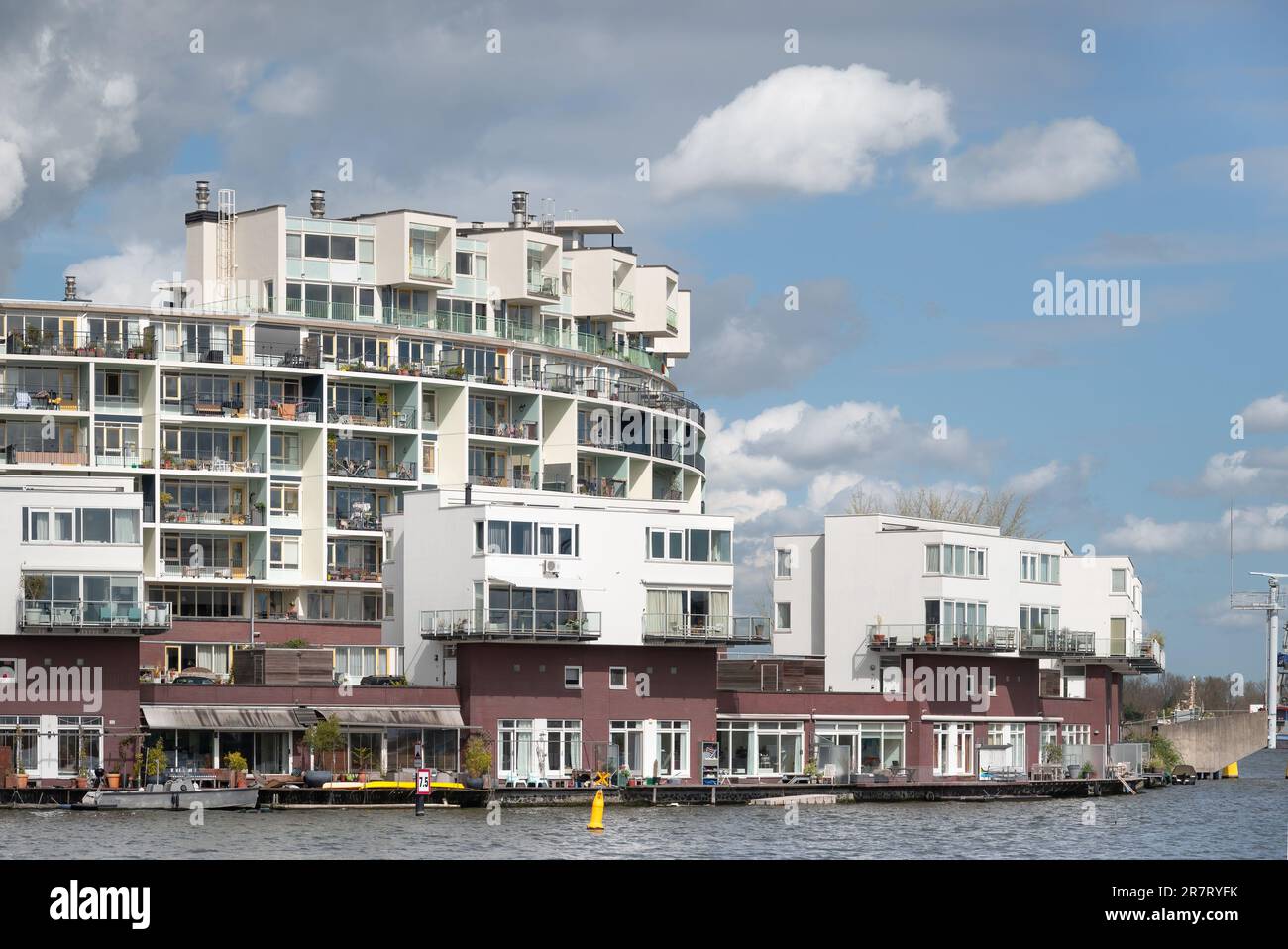 Amsterdam, Paesi Bassi - Venetiëhof / Emerald Empire Housing di Jo Coenen Foto Stock
