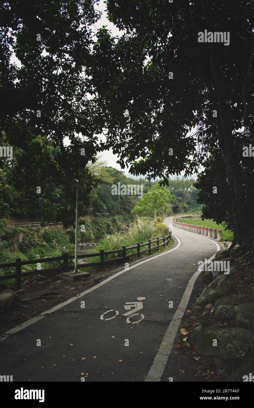 Pista ciclabile in campagna Foto Stock