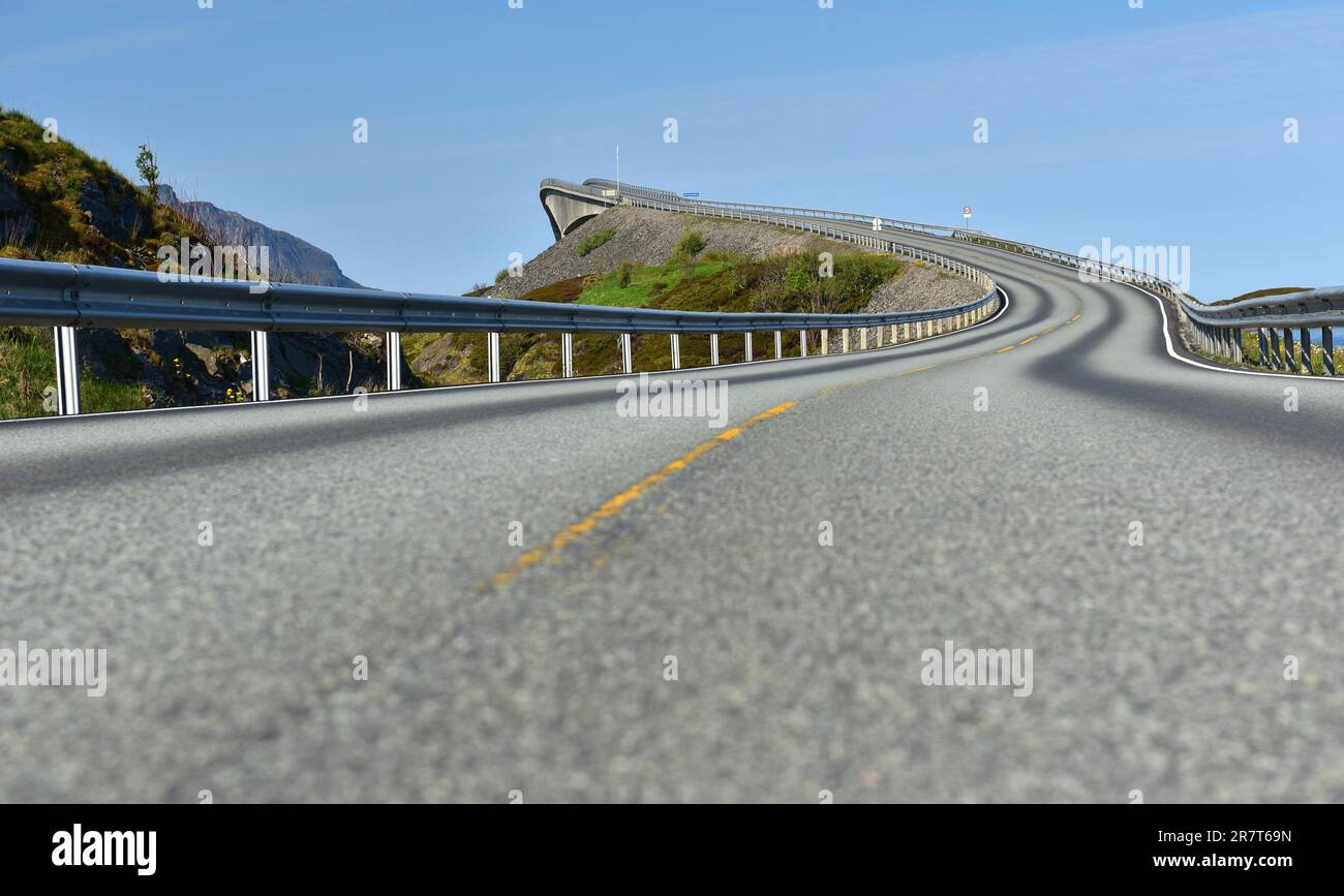 Il Ponte Storseisund della strada Atlantica in Norvegia Foto Stock