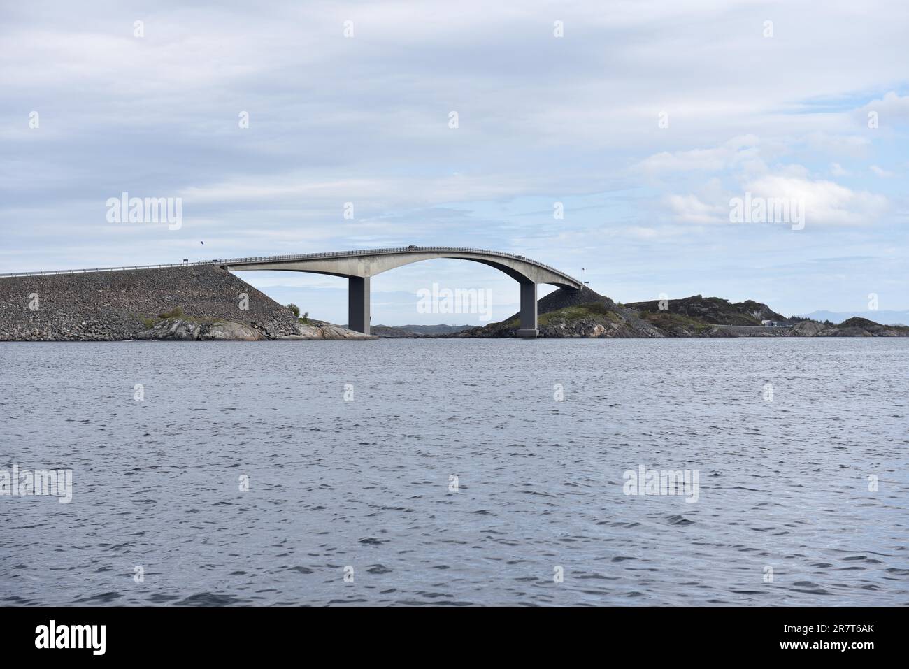 Il Ponte Storseisund della strada Atlantica in Norvegia Foto Stock