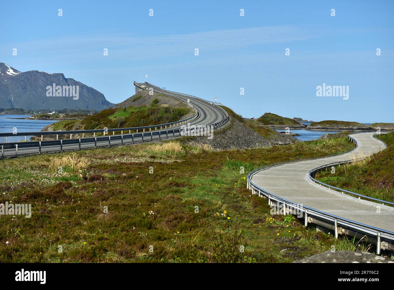 Passerella e Atlantic Road in Norvegia Foto Stock