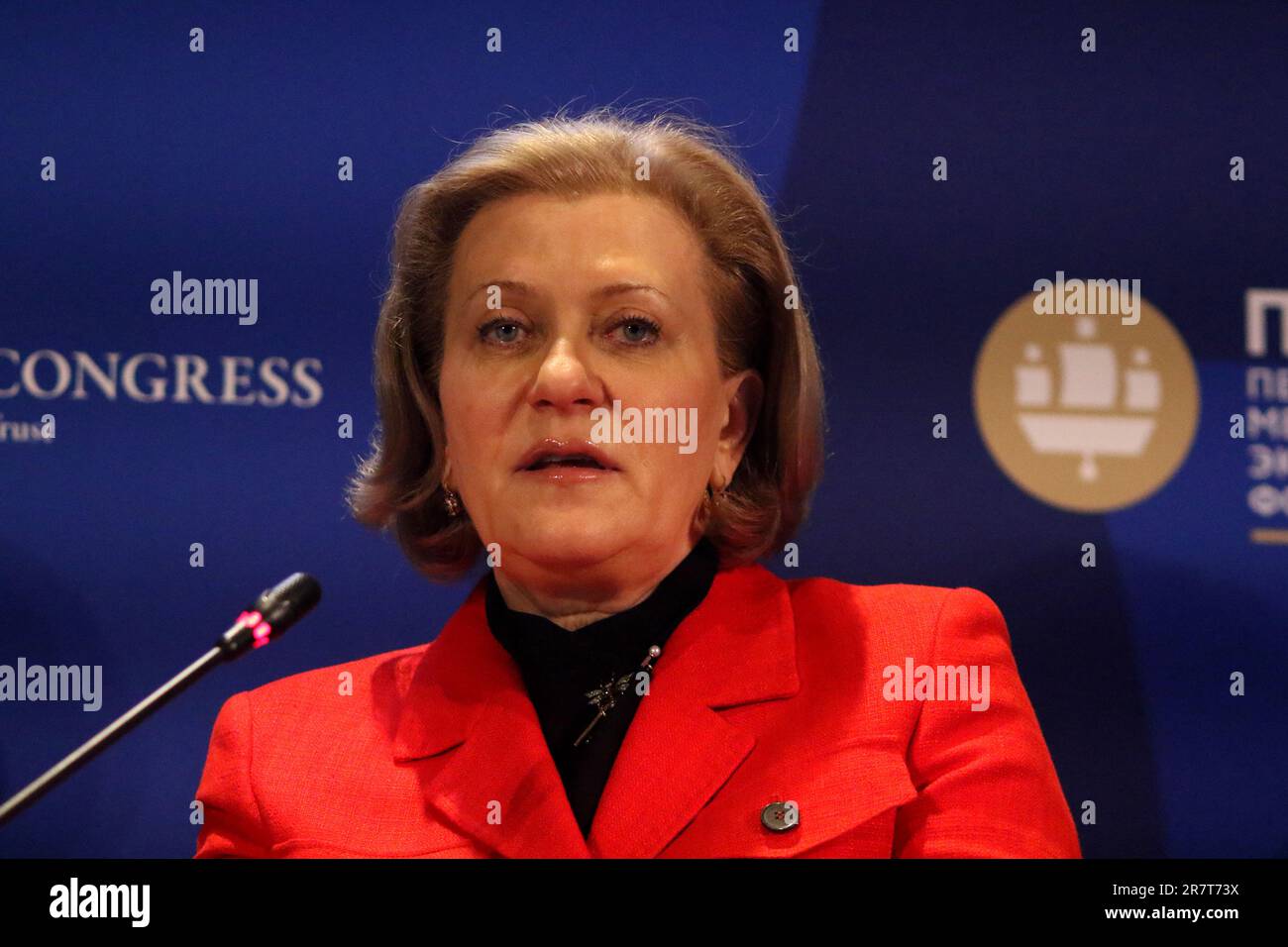 San Pietroburgo, Russia. 16th giugno, 2023. Anna Popova, responsabile del Servizio federale di sorveglianza sulla protezione dei diritti dei consumatori e del benessere umano - Capo Stato medico sanitario della Federazione russa, partecipa a una sessione su alimentazione sana - sviluppo sano nel quadro della St Petersburg International Economic Forum 2023 (SPIEF 2023). Credit: SOPA Images Limited/Alamy Live News Foto Stock