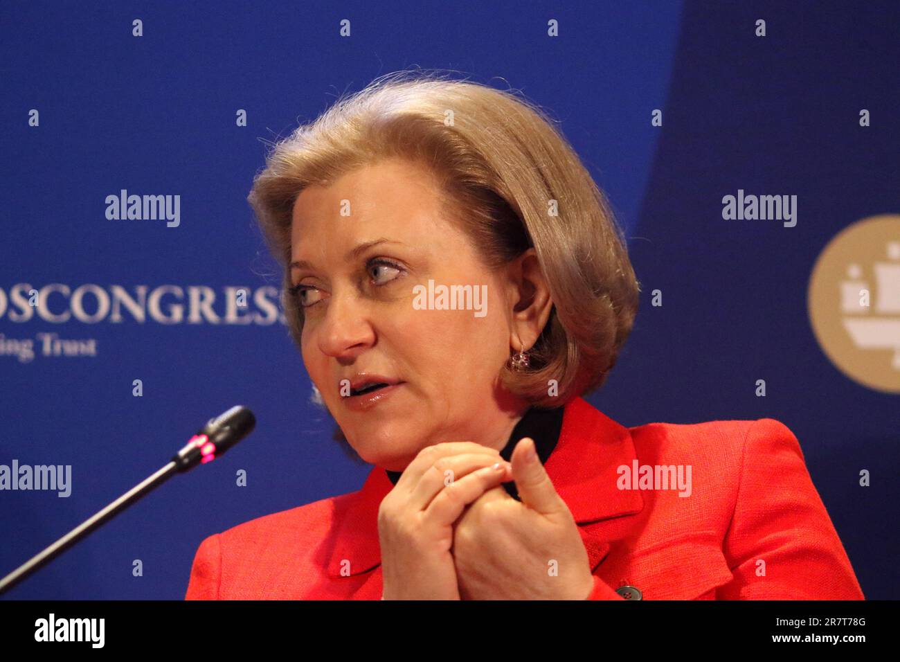 San Pietroburgo, Russia. 16th giugno, 2023. Anna Popova, responsabile del Servizio federale di sorveglianza sulla protezione dei diritti dei consumatori e del benessere umano - Capo Stato medico sanitario della Federazione russa, partecipa a una sessione su alimentazione sana - sviluppo sano nel quadro della St Petersburg International Economic Forum 2023 (SPIEF 2023). Credit: SOPA Images Limited/Alamy Live News Foto Stock