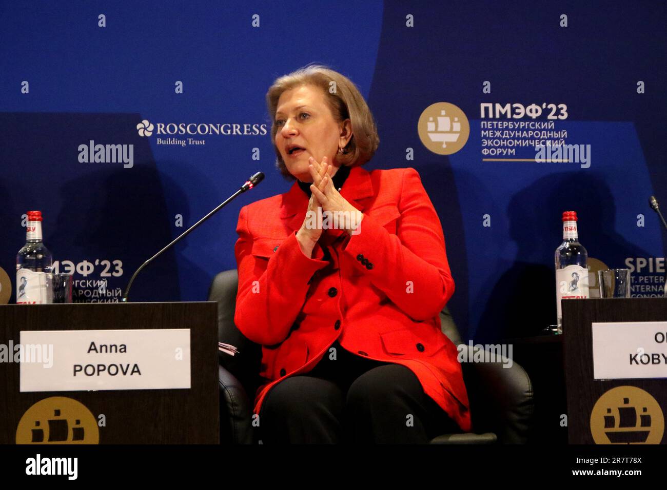 San Pietroburgo, Russia. 16th giugno, 2023. Anna Popova, responsabile del Servizio federale di sorveglianza sulla protezione dei diritti dei consumatori e del benessere umano - Capo Stato medico sanitario della Federazione russa, partecipa a una sessione su alimentazione sana - sviluppo sano nel quadro della St Petersburg International Economic Forum 2023 (SPIEF 2023). Credit: SOPA Images Limited/Alamy Live News Foto Stock