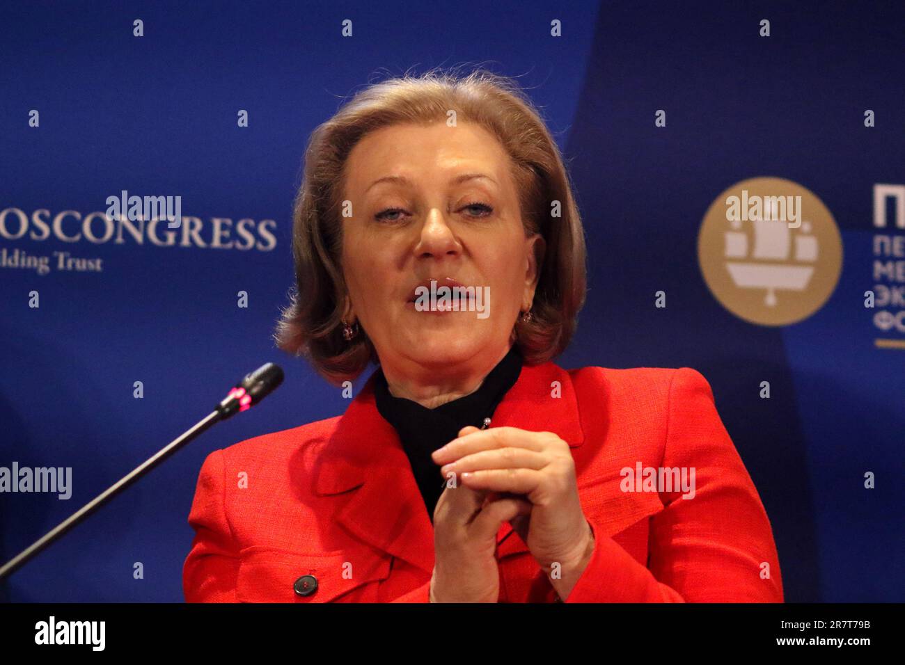 San Pietroburgo, Russia. 16th giugno, 2023. Anna Popova, responsabile del Servizio federale di sorveglianza sulla protezione dei diritti dei consumatori e del benessere umano - Capo Stato medico sanitario della Federazione russa, partecipa a una sessione su alimentazione sana - sviluppo sano nel quadro della St Petersburg International Economic Forum 2023 (SPIEF 2023). Credit: SOPA Images Limited/Alamy Live News Foto Stock