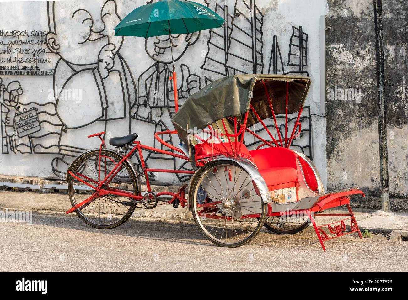 Parcheggio ciclabile risciò nella città vecchia della capitale di Penang, George Town Foto Stock