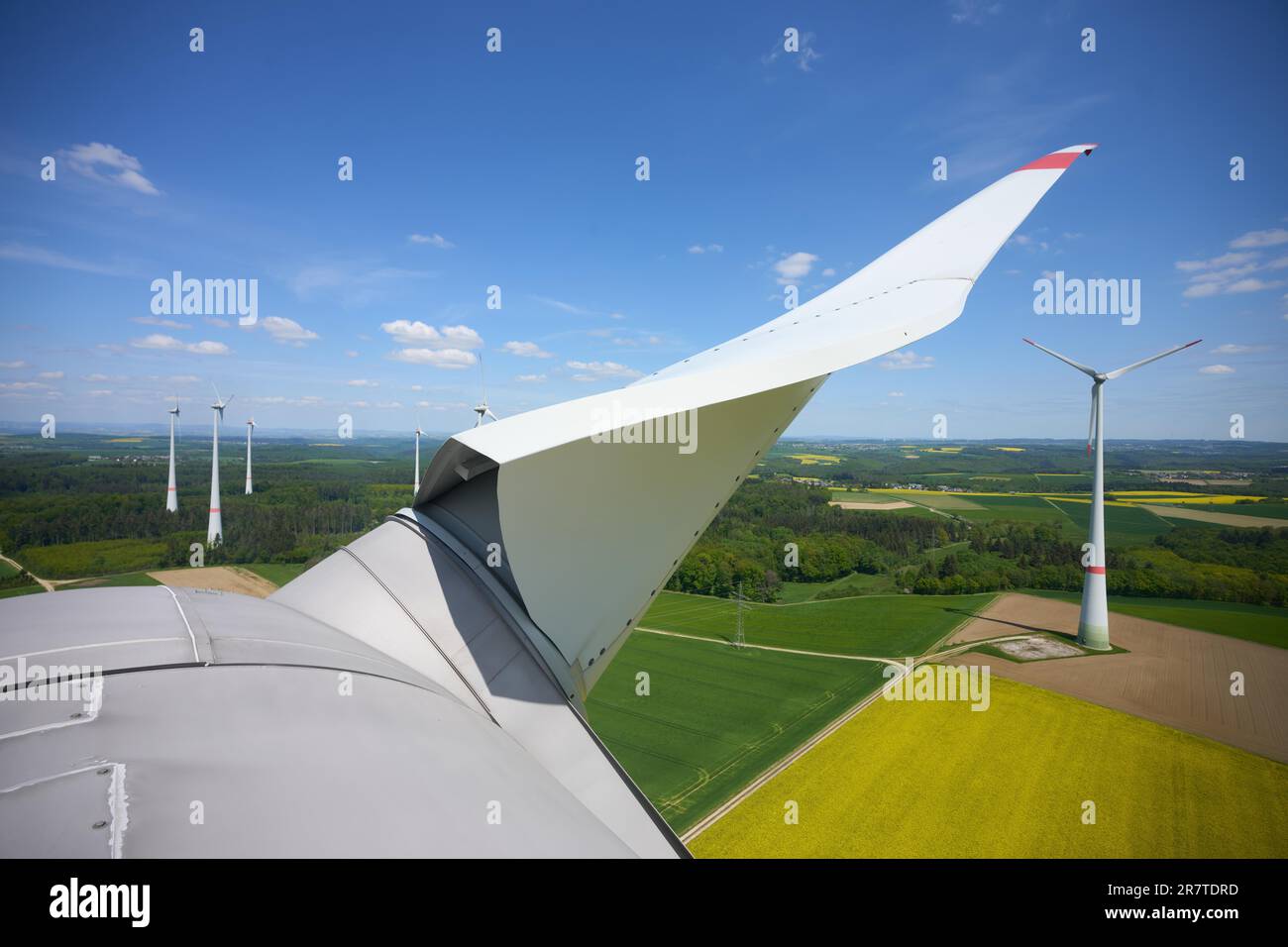 Turbine eoliche nei pressi di Belthheim, Renania-Palatinato, Germania Foto Stock