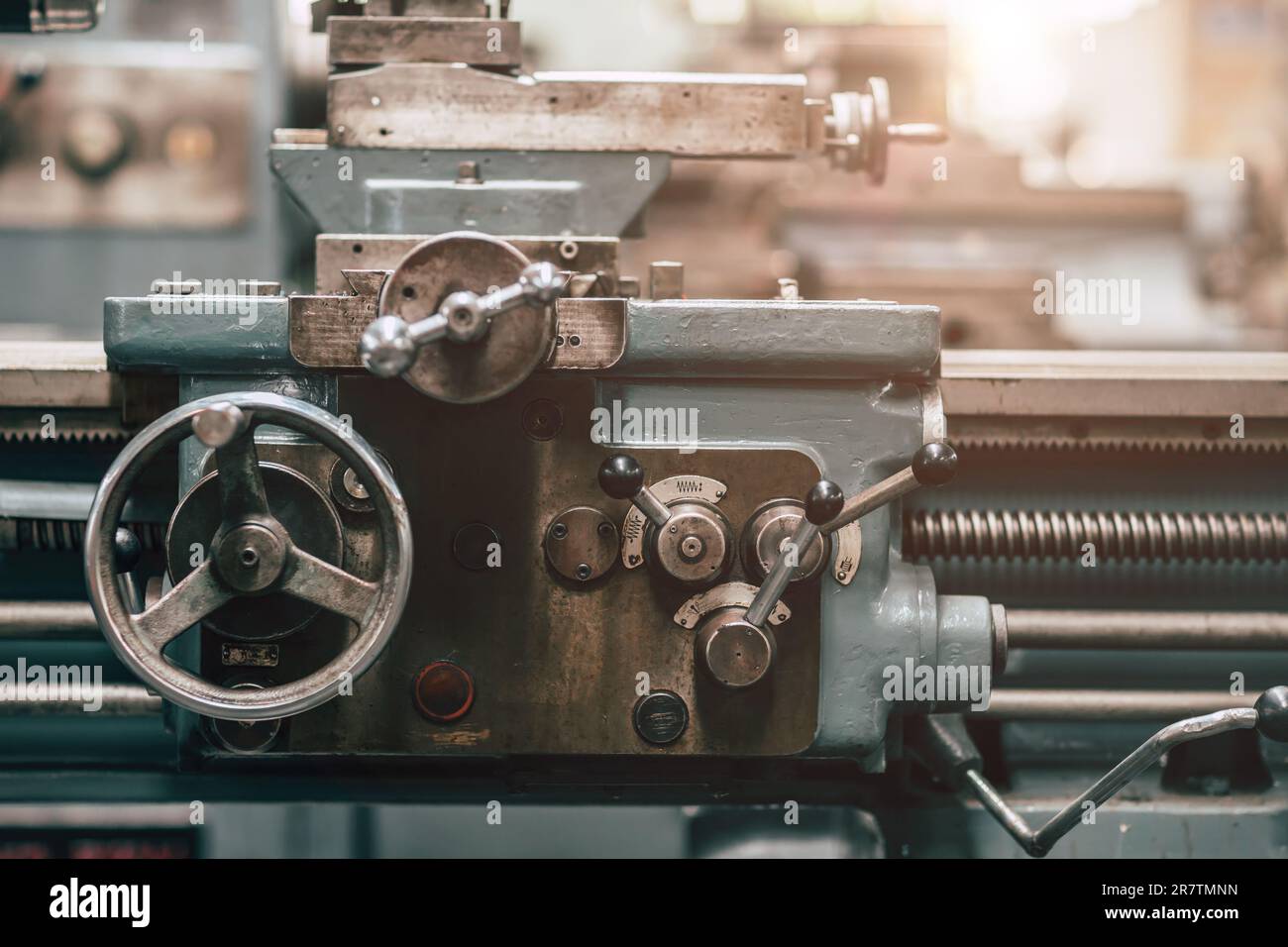Tornio CNC di vecchia precisione fresatura rotore in fabbrica di metalli pesanti. Foto Stock