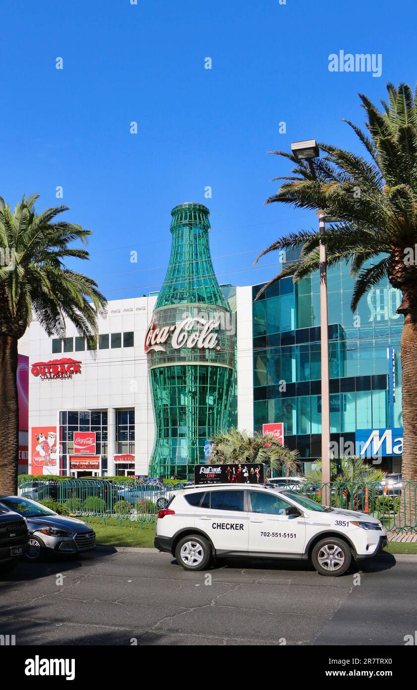 Bottiglia di Coca-Cola da 100 metri, Showcase Mall, Las Vegas Strip, Nevada, USA Foto Stock