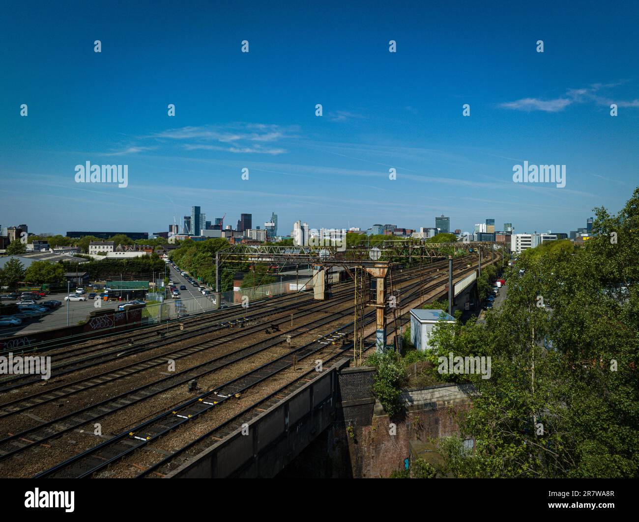 Ferrovia che porta al centro di Manchester Foto Stock