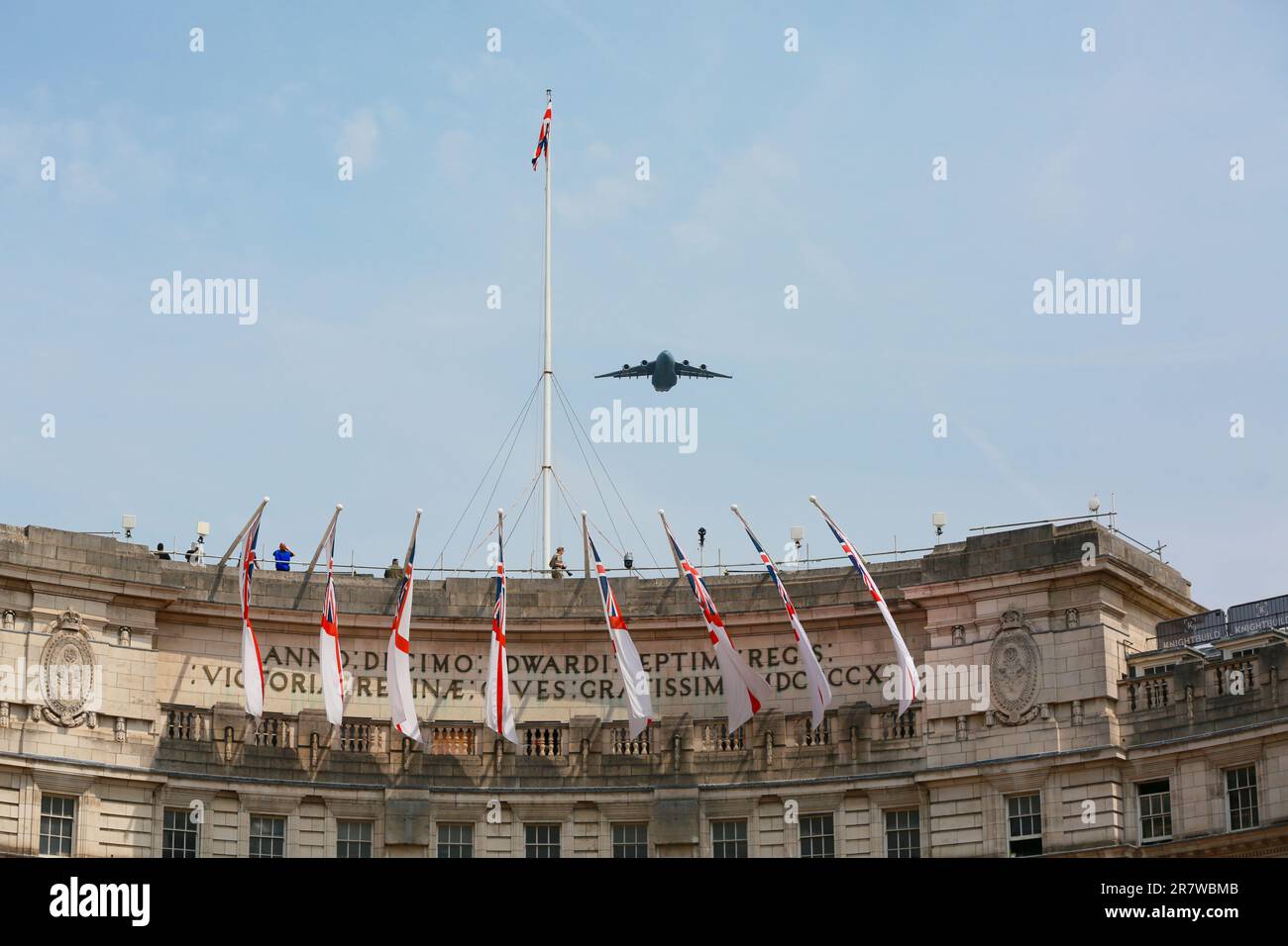 Londra, Regno Unito. 17 giugno 2023. Flypast per Trooping the Colour on the Mall per celebrare il compleanno ufficiale di Re Carlo III. Credit: Waldemar Sikora/Alamy Live News Foto Stock
