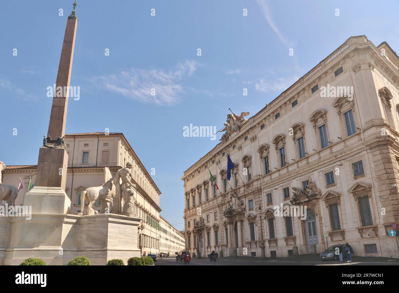 Palazzo della consulta, edificio della Corte costituzionale italiana accanto al palazzo presidenziale in Piazza del Quirinale a Roma Foto Stock