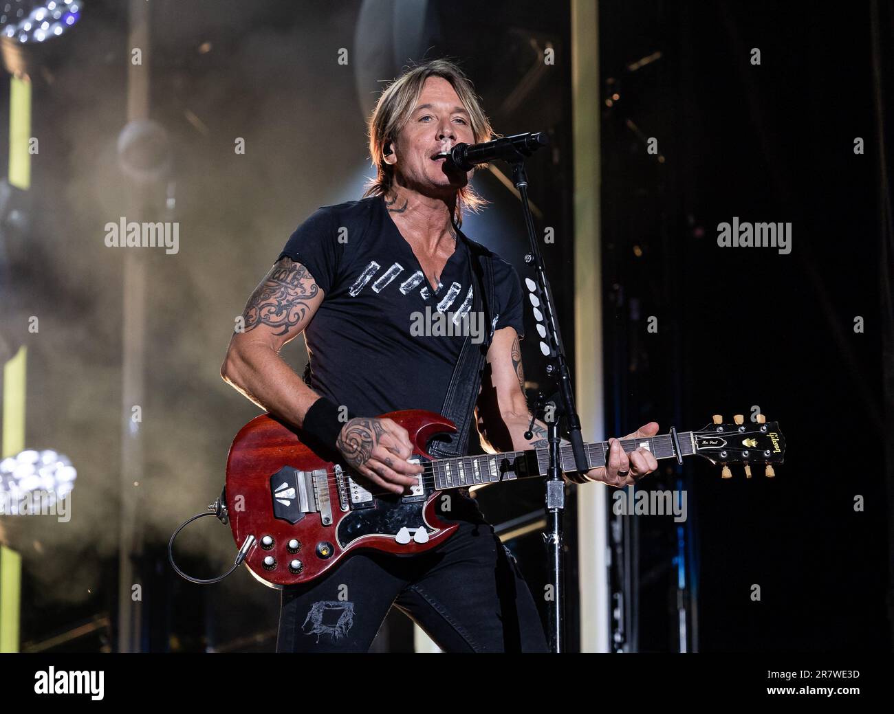 Keith Urban si esibisce durante il giorno 2 del CMA Fest al Nissan Stadium giovedì 9 giugno 2023, a Nashville, Tennessee. (Foto di: Amiee Stubbs/Images Foto Stock