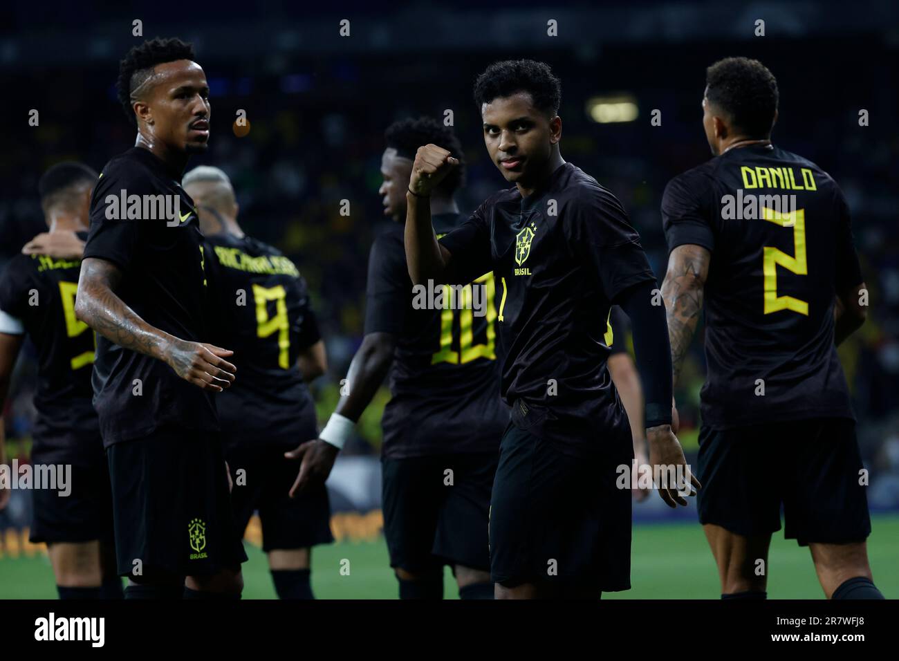 Brazil's Rodrygo, centre, celebrates after scoring his side's second goal during an international friendly soccer match between Brazil and Guinea at the RCDE Stadium in Barcelona, Spain, Saturday, June 17, 2023. (AP Photo/Joan Monfort) Foto Stock