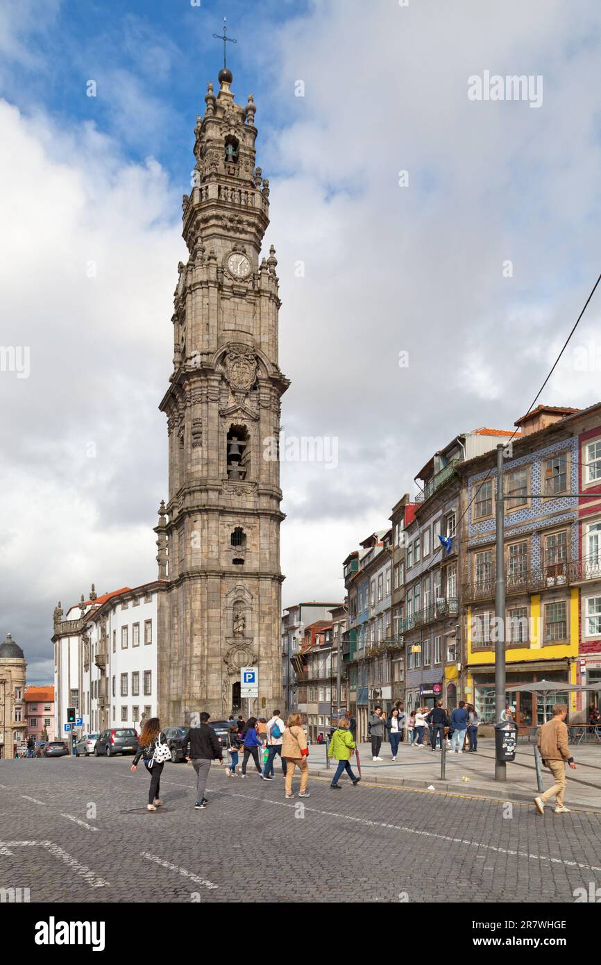 Porto, Portogallo - 03 2018 giugno: La Chiesa di Clérigos (in portoghese: Igreja dos Clérigos) è una chiesa barocca nel centro della città. Il suo alto campanile, il Foto Stock