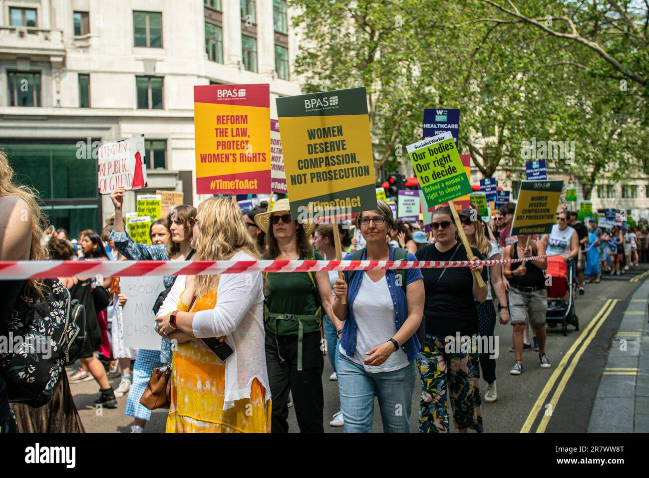 Londra, Regno Unito - Giugno 17th 2023: Manifestanti dei diritti all'aborto che si battono per i diritti all'aborto e per il rilascio di Carla Foster. Foto Stock