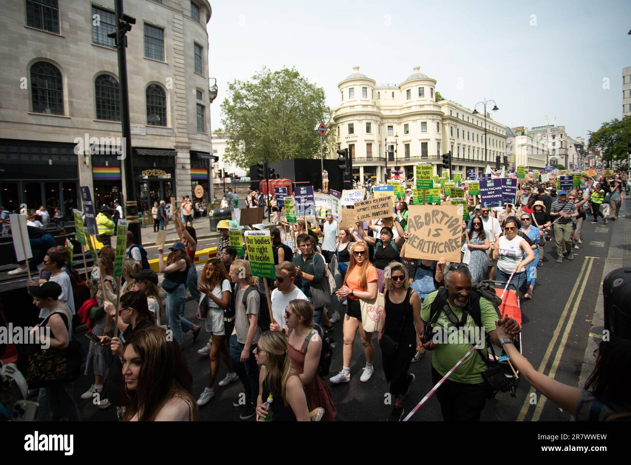 Londra, Regno Unito - Giugno 17th 2023: Manifestanti dei diritti all'aborto che si battono per i diritti all'aborto e per il rilascio di Carla Foster. Foto Stock