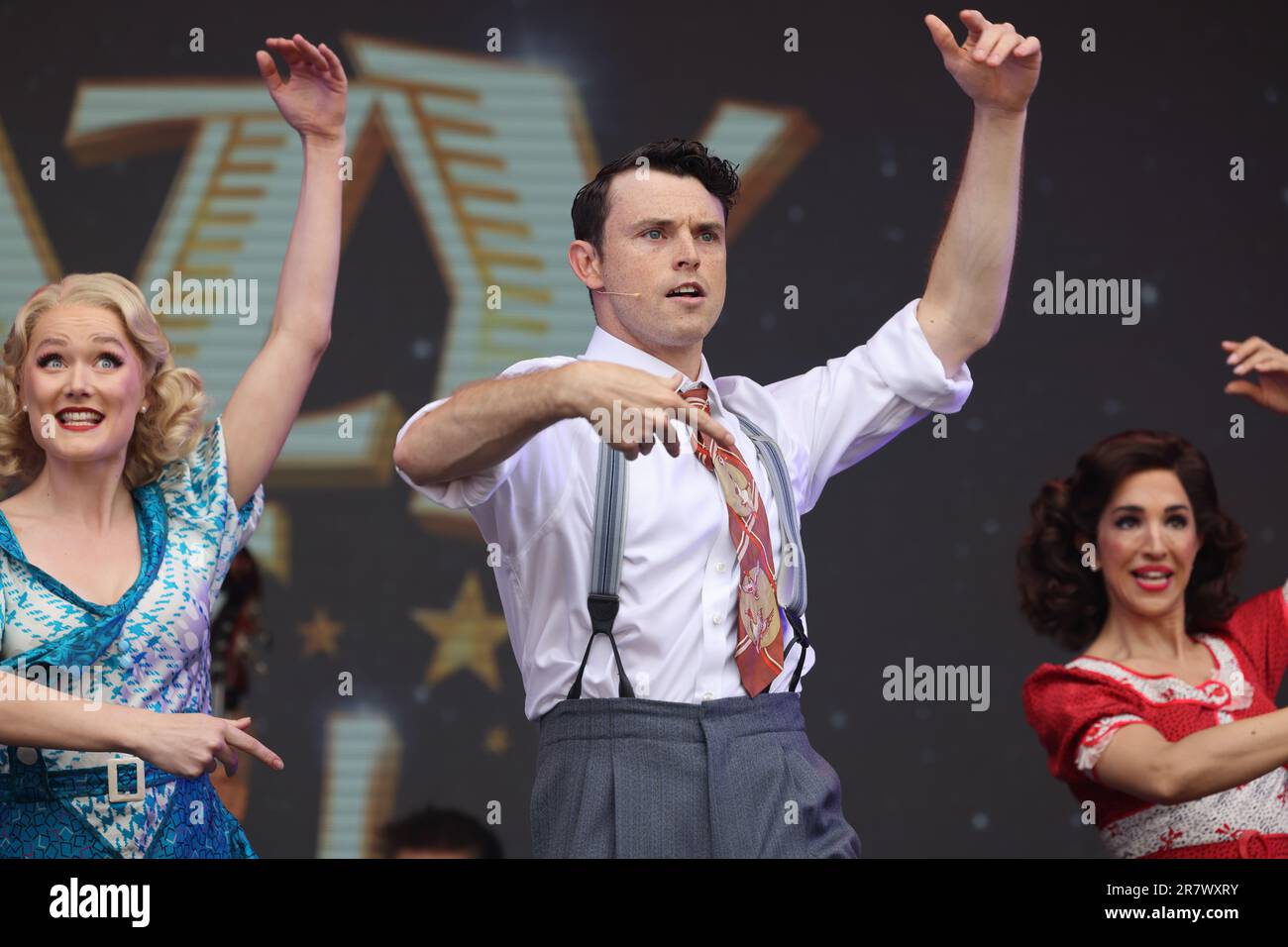 Londra, Regno Unito, 17th giugno 2023. Il West End DAL VIVO è tornato a Trafalgar Square nel centro di Londra per un weekend gratuito di teatro musicale. Le folle sono state intrattenuto con le migliori canzoni di produzioni attuali e nuove. Credit : Monica Wells/Alamy Live News Foto Stock