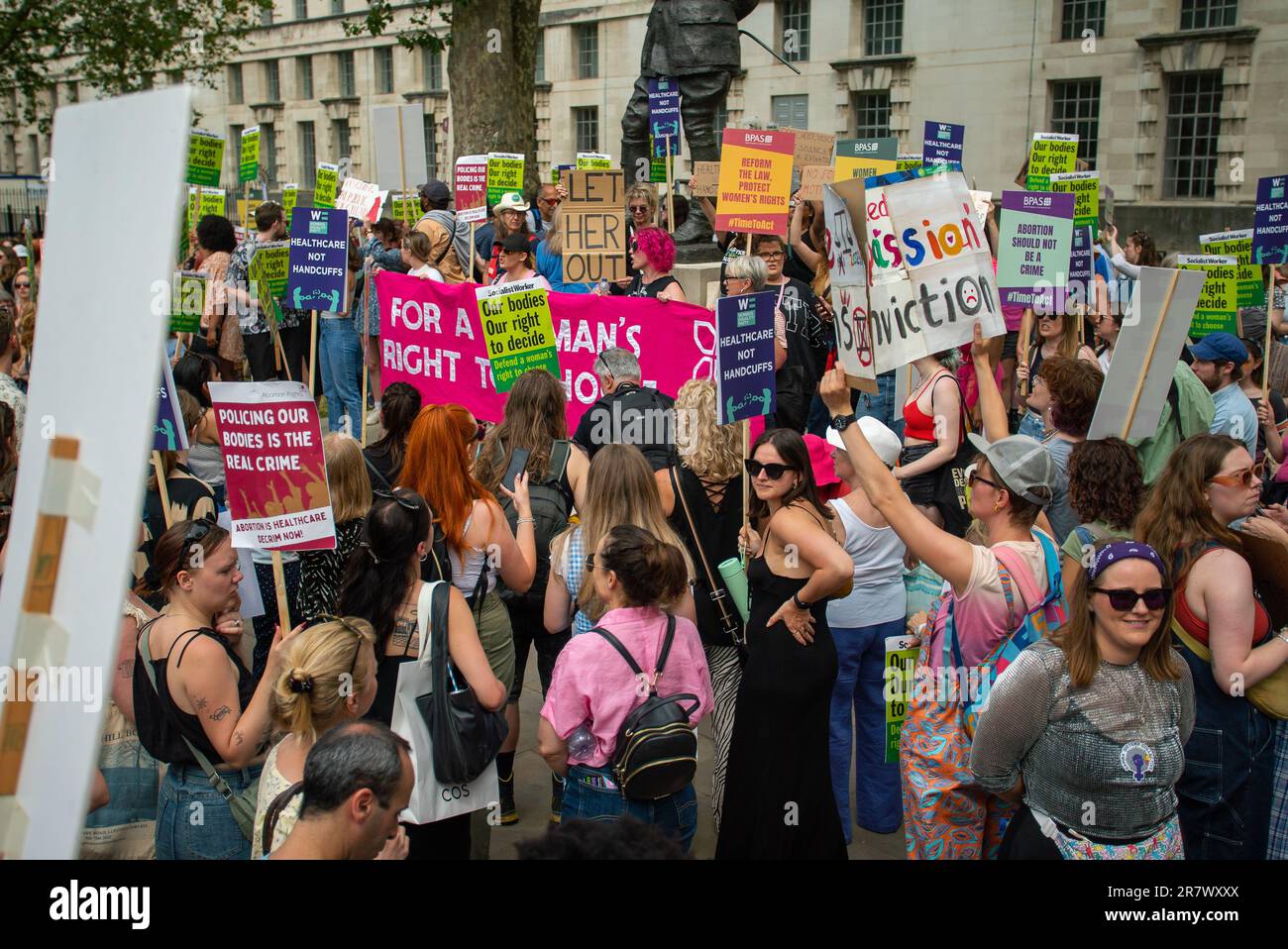 Londra, Regno Unito - Giugno 17th 2023: Manifestanti dei diritti all'aborto che si battono per i diritti all'aborto e per il rilascio di Carla Foster. Foto Stock