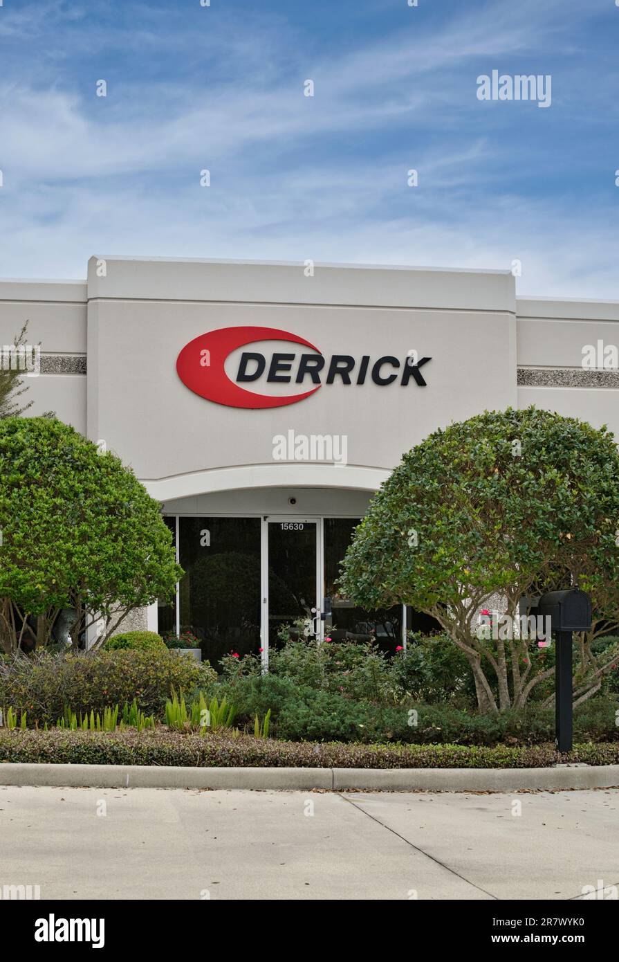 Houston, Texas USA 02-25-2023: Esterno dell'edificio degli uffici Derrick a Houston, Texas. Azienda di produzione tecnologica per l'industria mineraria e petrolifera. Foto Stock