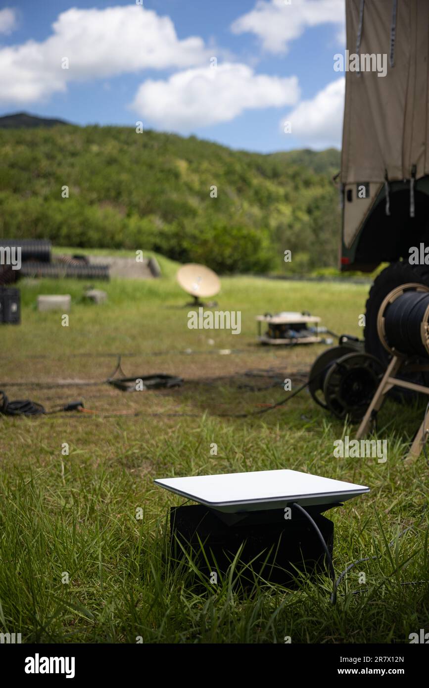 Un sistema Star Shield è utilizzato durante l'esercizio Vanguard su Camp Hansen, Okinawa, Giappone, 8 giugno 2023. III MIG funziona come l'avanguardia di III MEF, che opera nell'ambiente informativo delle regioni Indo-Pacifico, e supporta le operazioni della Marine Air Ground Task Force con comunicazioni, intelligence e capacità di collegamento delle armi. (STATI UNITI Corpo marino foto di Lance CPL. Joseph E. DeMarcus) Foto Stock