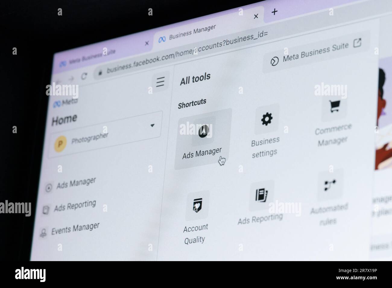 New York, USA - 17 giugno 2023: Primo piano del menu di meta Business Manager sullo schermo del notebook Foto Stock