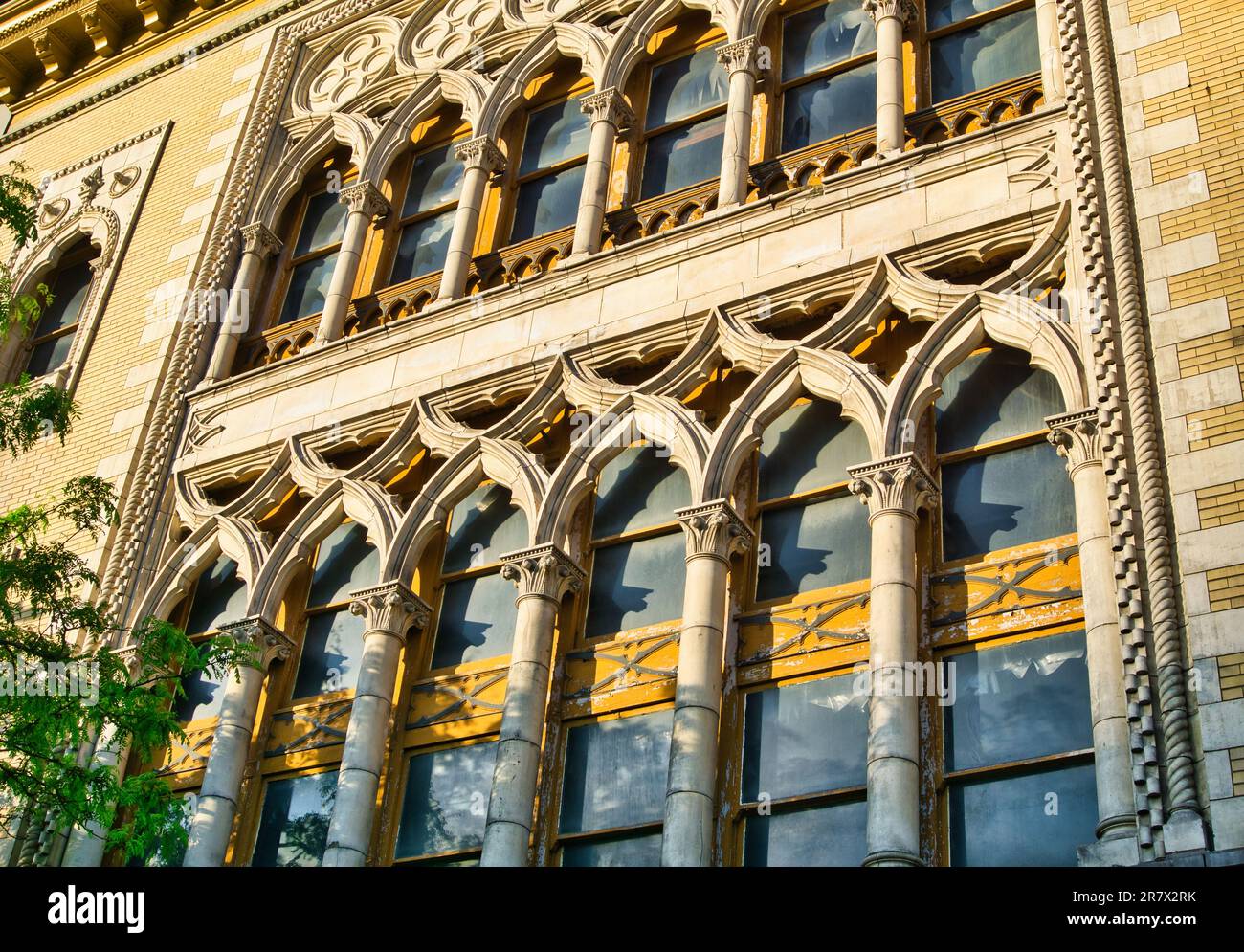 Colonne corinzie sopra le finestre del Burts Theater a Toledo Ohio, noto anche come Peppermint Club Foto Stock