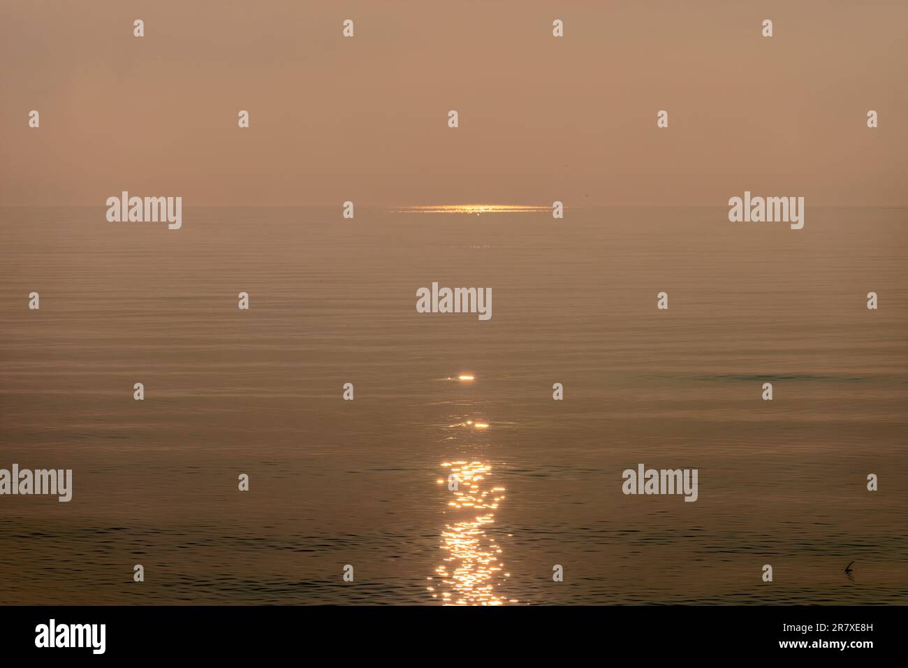 Misty alba sul lago Michigan nel Wisconsin Foto Stock