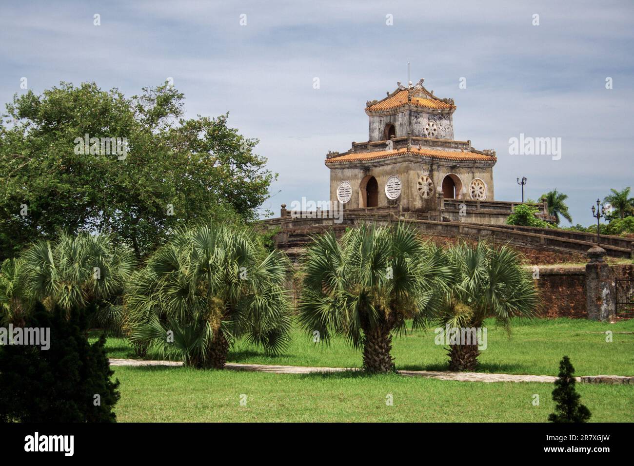 Gate Tower nel muro della Cittadella, Hue, Vietnam Foto Stock