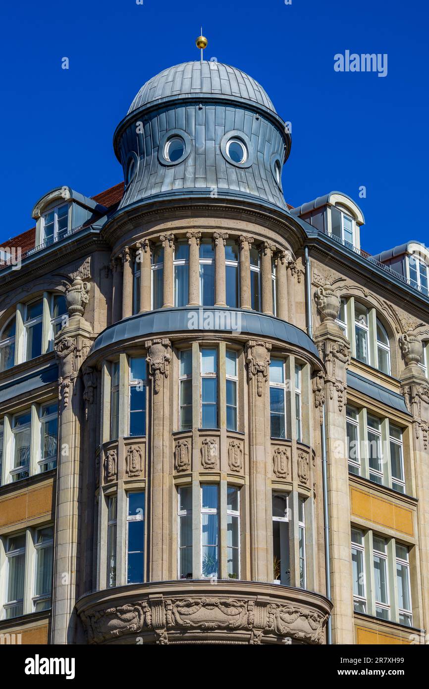 Edificio commerciale 'Handelsstätte Friedrichstadt' a Berlino, Germania, progettato nel 1906 dall'architetto Hugo Sonnenthal, punto di riferimento storico. Foto Stock