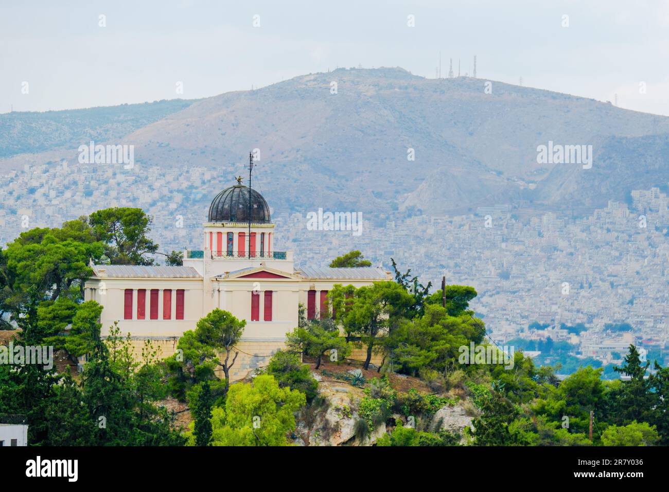 Vista sui quartieri Plaka e Monastiraki e sul Monte Licabetto dall'Acropoli Foto Stock
