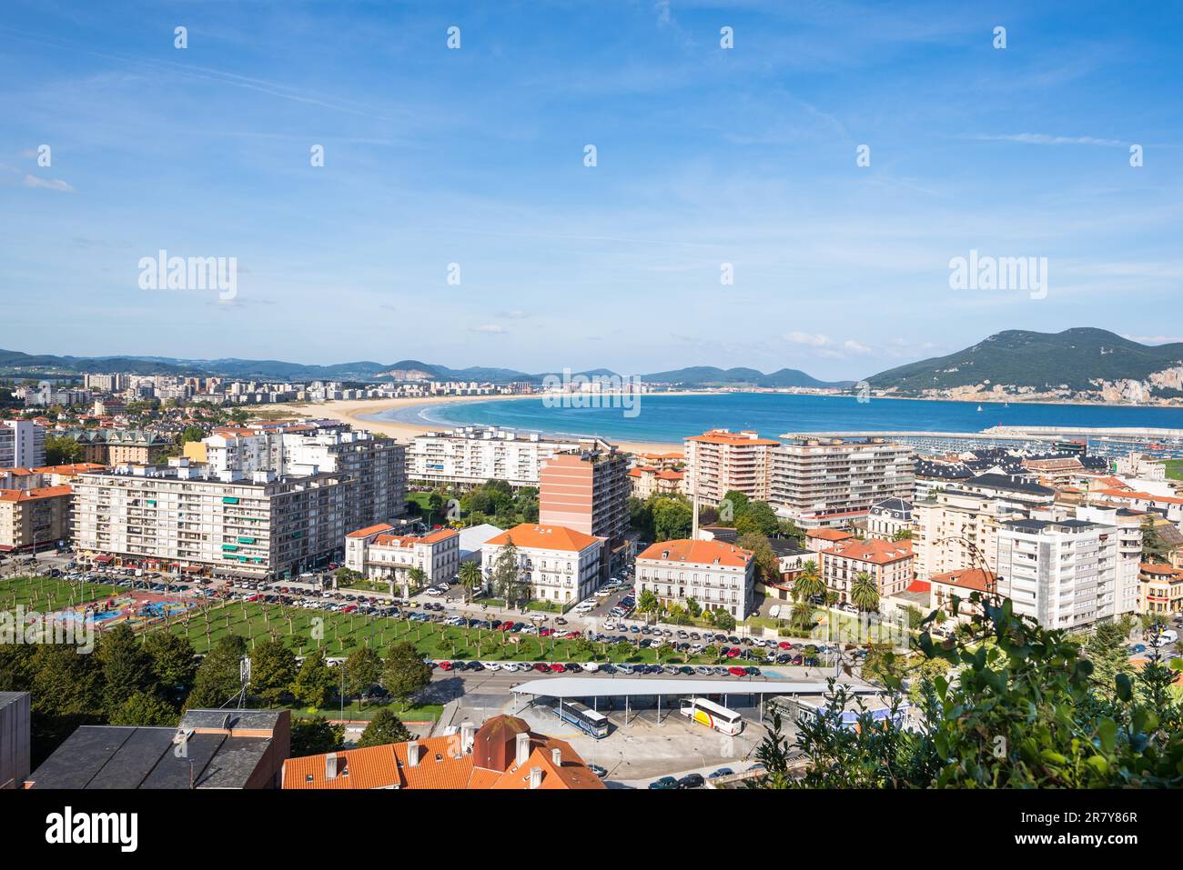 Laredo è una città turistica della comunità autonoma della Cantabria. Laredo è conosciuta nella regione e a livello nazionale per la spiaggia la Salve, si trova a 5 km Foto Stock