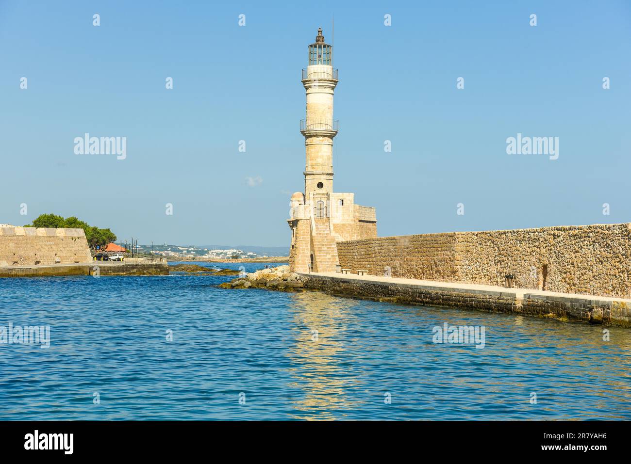 La città greca Chania, sulla costa settentrionale di Creta, è una delle più belle città dell'isola Foto Stock