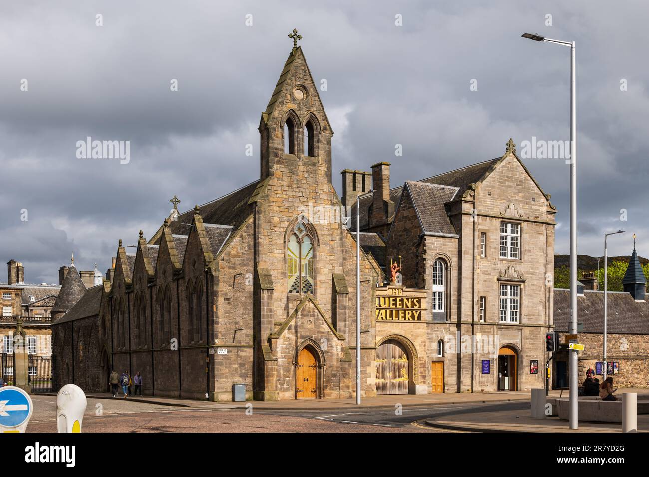 La Queen's Gallery nella città di Edimburgo, Scozia. Galleria d'arte nella ex Chiesa libera di Holyrood, parte del complesso del Palazzo di Holyroodhouse. Foto Stock