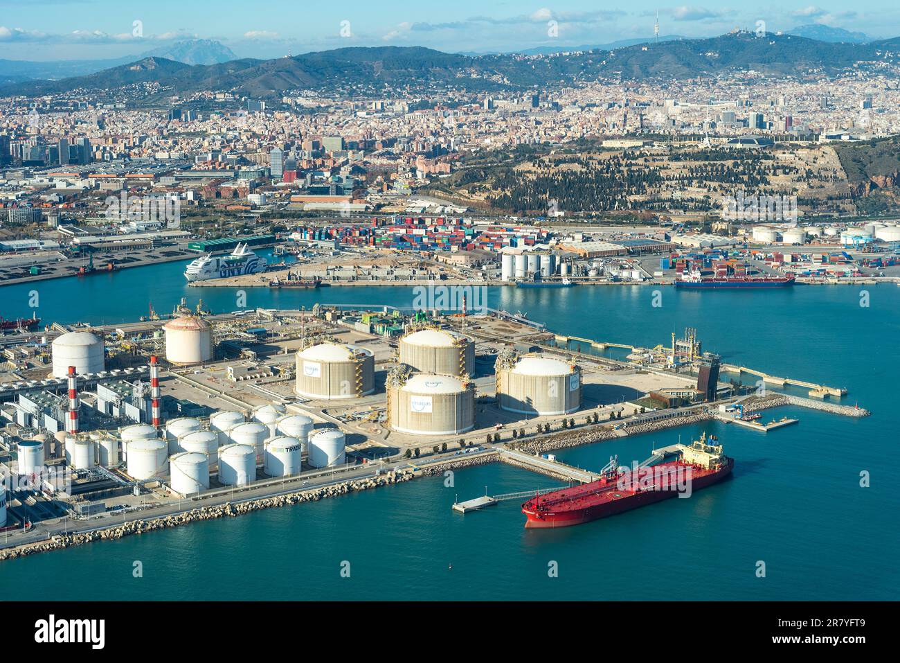 Cilindrica di serbatoi di accumulo di carburante al porto di Barcellona, Zona Franca - Porto Foto Stock