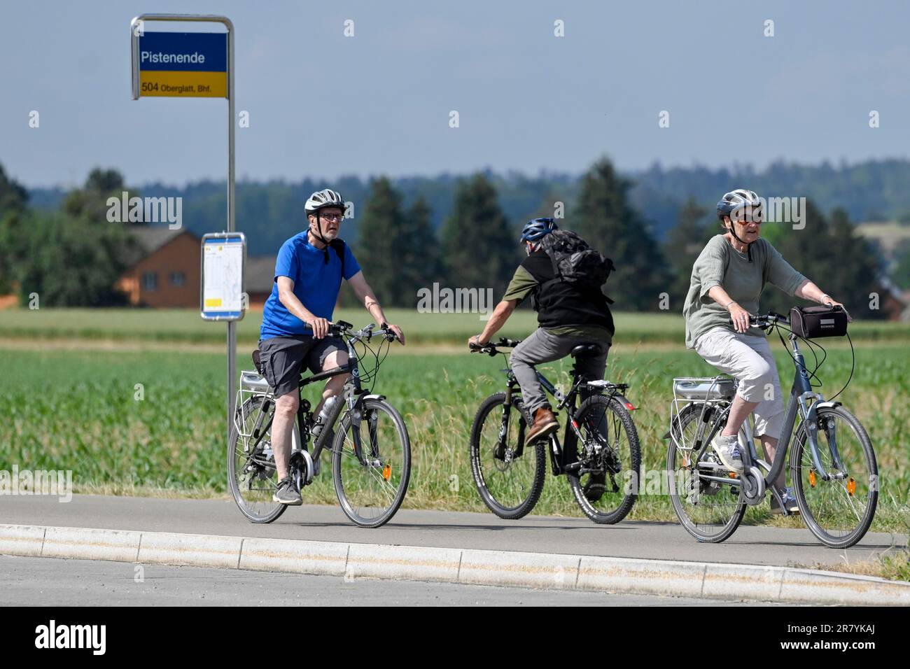 Coppia in bicicletta Foto Stock