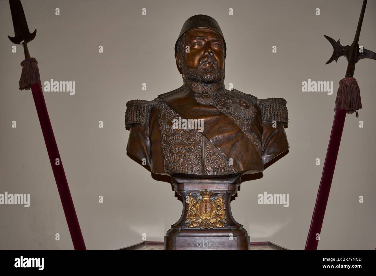 Busto di bronzo di Khedive Ismail fondatore del palazzo Abdeen al Cairo, Egitto un palazzo del 19th ° secolo Foto Stock