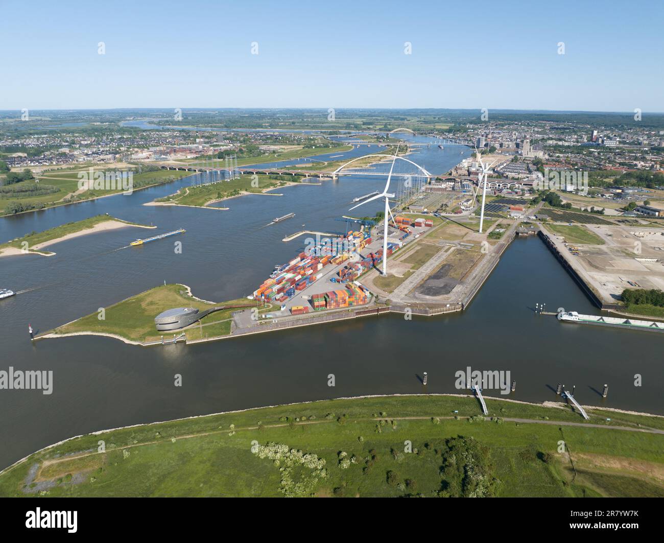 Nijmegen, 3th giugno 2023, Paesi Bassi. Terminal Nijmegen, gestito da una società chiamata BCTN Nijmegen lungo il fiume Waal. Foto Stock