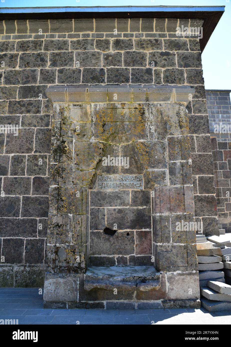 Situata a Mazgirt, Turchia, la moschea e la tomba Elti Hatun è stata costruita nel 1257. Foto Stock