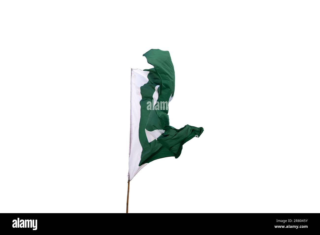 La bandiera nazionale del Pakistan vola nel cielo. Foto Stock