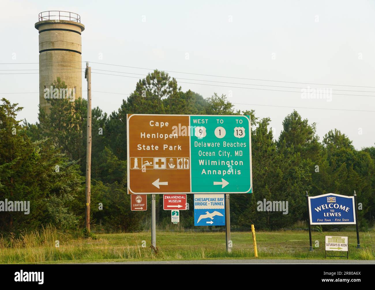 Lewes, Delaware, U.S.A - 18 giugno 2023 - le indicazioni stradali per Cape Henlopen state Park e Route 1, Route 9 e Route 13 Foto Stock