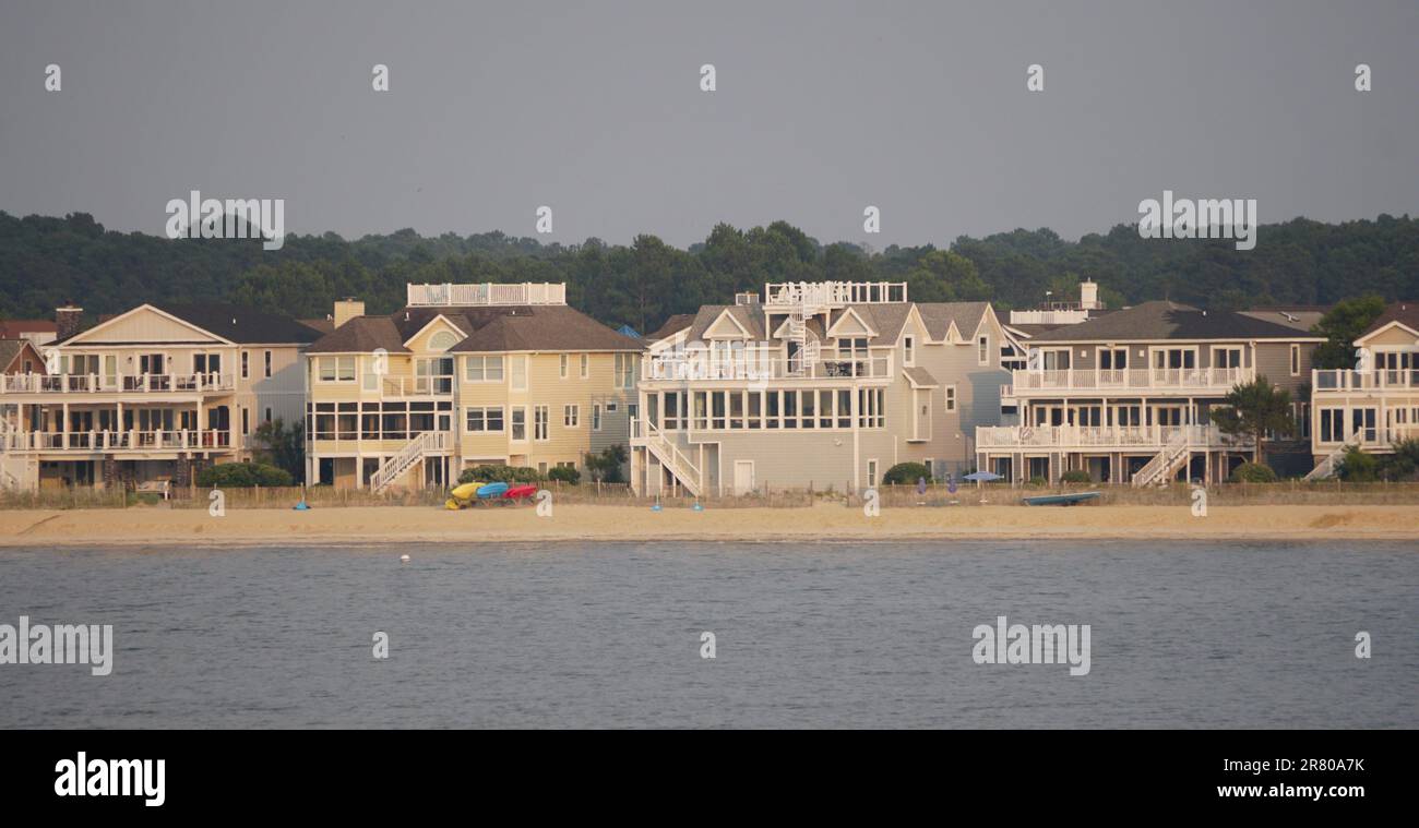 Lewes, Delaware, U.S.A - 18 giugno 2023 - le case di fronte al mare di multimillion dollari sulla spiaggia Foto Stock