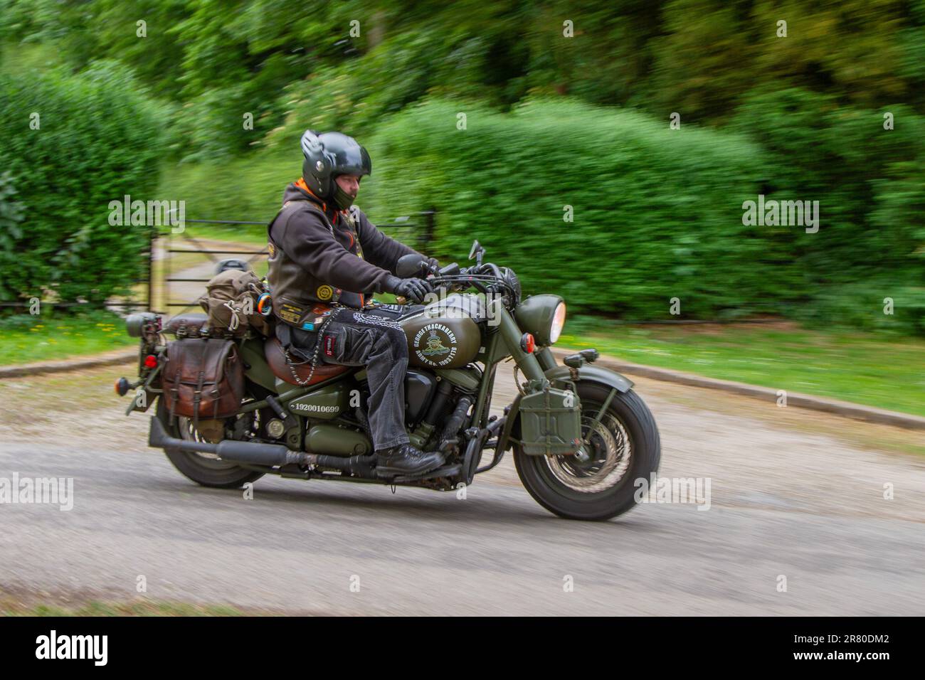 1942 stile vintage Harley Davidson Military Model 42WLC Moto Green Army No.190371178 US Army WWII Moto, seconda guerra mondiale a tema moto; 1940s, trasporto militare, eserciti alleati, storico, Attrezzature, epoca della guerra, 1940sl una gamma di appassionati di veicoli rari, eccitanti e insoliti e partecipanti alla vetrina del Worden Park Motor Village, Leyland Festival, Regno Unito Foto Stock
