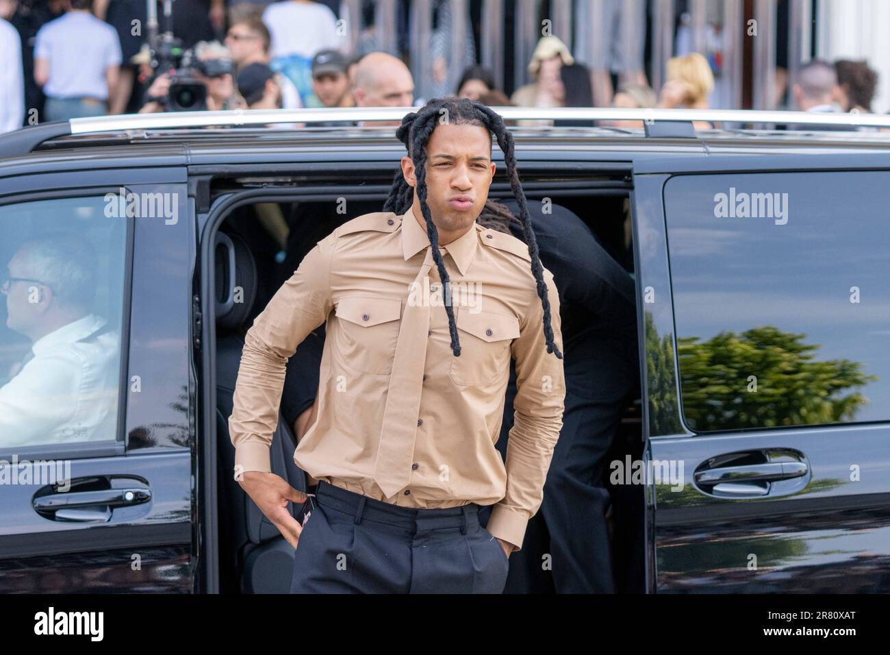 Milano, Italia. 08th giugno, 2022. Milano, settimana della moda di Milano, Primavera Estate 2024. Milano, Moda uomo, Primavera Estate 2024. Prada Fashion show arrivi foto: Guest Credit: Independent Photo Agency/Alamy Live News Foto Stock